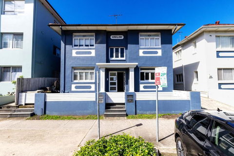 Chic Bondi Beach Pad - Hobart Tourism 1