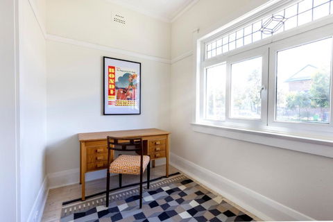 Chic Bondi Beach Pad - Hobart Tourism 4