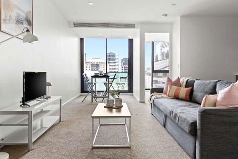 Chic City Views Modern Comfort Near Southern Cross - Hobart Tourism 1