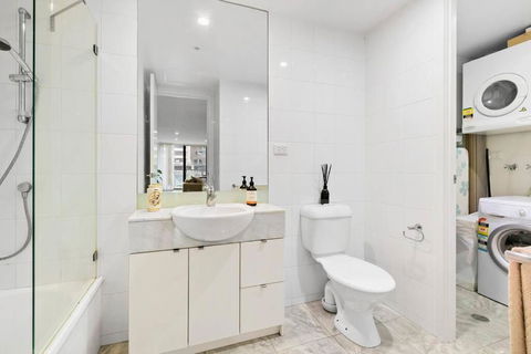 Chic Sthbank 3BR - Pool & Tennis - Hobart Tourism 2