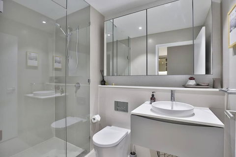 Chic Zenith Retreat -Vista, Skylight, Parking - Hobart Tourism 4