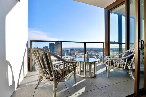 Chic Zenith Retreat -Vista, Skylight, Parking - Hobart Tourism 3
