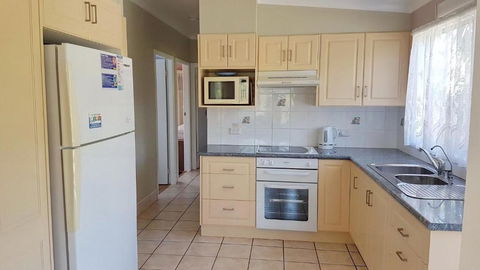 Chriscliffs Hat Head - Bring Your Own Linen - Hobart Tourism 4