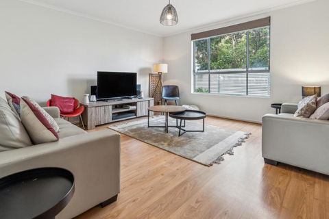 Churchill Condo - Hobart Tourism 3
