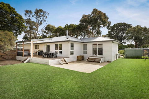 Churchill House - Hobart Tourism 1