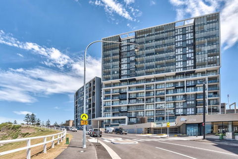 City Snug On Newcastle Beach - Parking Options - Hobart Tourism 2