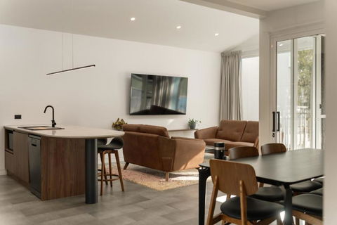 Clare Hillside Apartments - Hobart Tourism 0