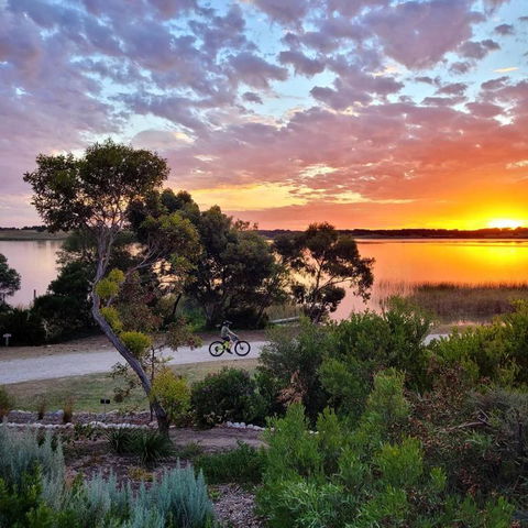 Clayton Bay Riverside Holiday Park - Hobart Tourism 1
