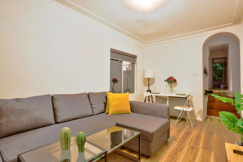 Close To City 2 Bedroom House Surry Hills - Hobart Tourism 2