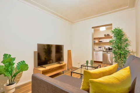 Close To City 2 Bedroom House Surry Hills - Hobart Tourism 0