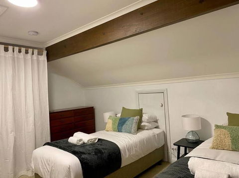 Cloud Valley Estate -Chalet - Hobart Tourism 3
