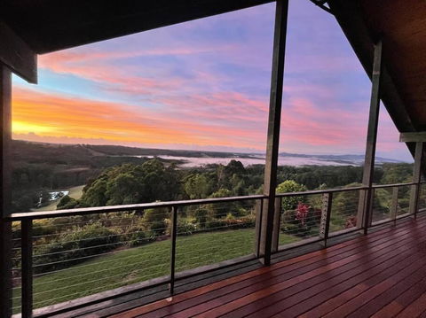 Cloud Valley Estate -Chalet - Hobart Tourism 4