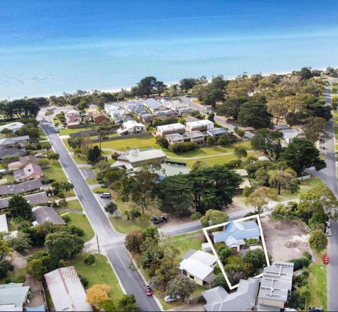 Coastal Charm Dog Friendly Home By Custom Bnb Hosting - Hobart Tourism 0