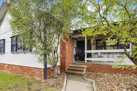 Coastal Charm Dog Friendly Home By Custom Bnb Hosting - Hobart Tourism 1