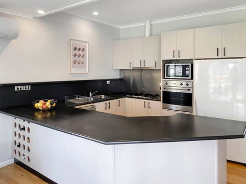 Coastal Charm Dog Friendly Home By Custom Bnb Hosting - Hobart Tourism 4