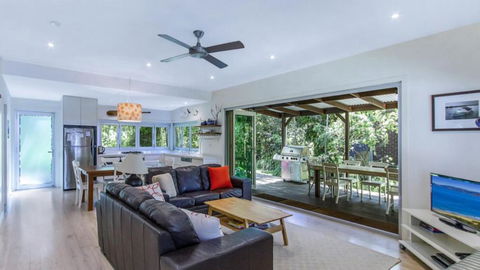 Coastal Chic Holiday Cottage - Hobart Tourism 3