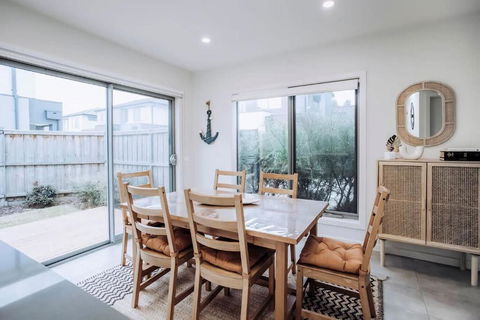 Coastal Family Oasis Beachside Stay - Hobart Tourism 1