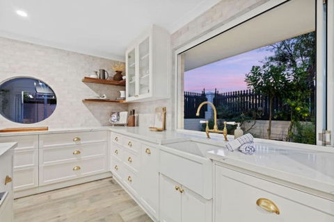 Coastal Retreat Modern Home In Scarborough - Hobart Tourism 0