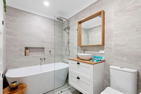 Coastal Retreat Modern Home In Scarborough - Hobart Tourism 2