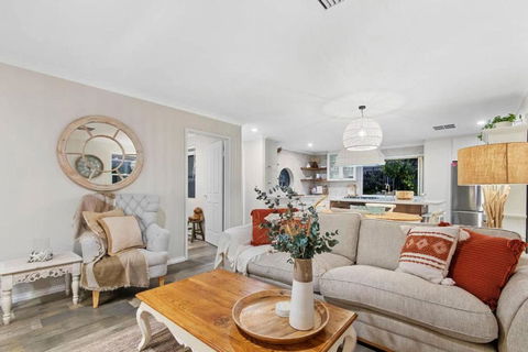 Coastal Retreat Modern Home In Scarborough - Hobart Tourism 4