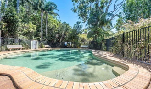 Coconuts - 3 Bedroom 3 Bathroom Townhouse With Tennis Court - Hobart Tourism 0