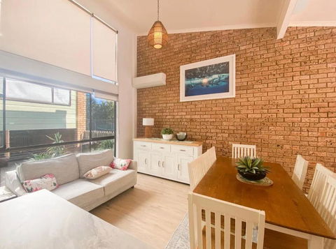 Coconuts - 3 Bedroom 3 Bathroom Townhouse With Tennis Court - Hobart Tourism 3