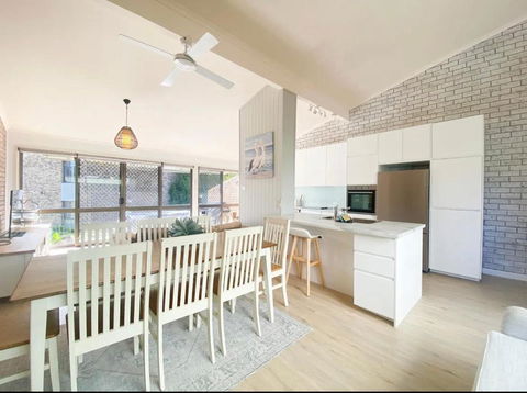 Coconuts - 3 Bedroom 3 Bathroom Townhouse With Tennis Court - Hobart Tourism 1