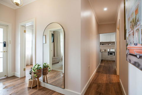Coltrane House -Luxury Getaway - Hobart Tourism 4