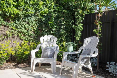 Cranbrook Courtyard - A Sunny City-fringe Retreat - Hobart Tourism 2