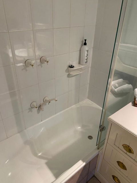 Creek Cottage Bed And Breakfast Traralgon - Tourism TAS 4