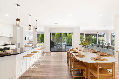 Crimson Ridge - Wines, Vines And Dine - Hobart Tourism 3