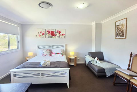 Delightful 2-level Home In Bardia - Hobart Tourism 3