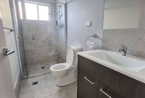 Delightful 2-level Home In Bardia - Hobart Tourism 4