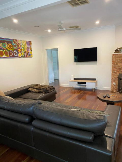 Delightful 3BR Escape 9 Mins To War Memorial - Tourism TAS 2