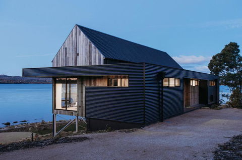 Deviot Boat House - Hobart Tourism 1