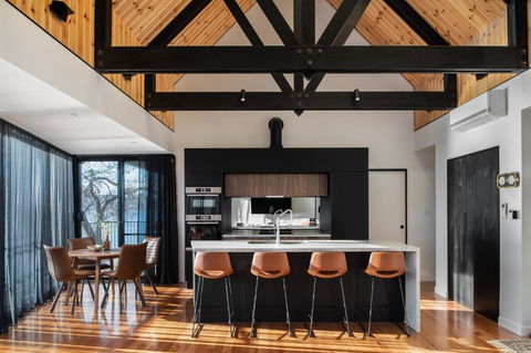 Deviot Boat House - Hobart Tourism 3
