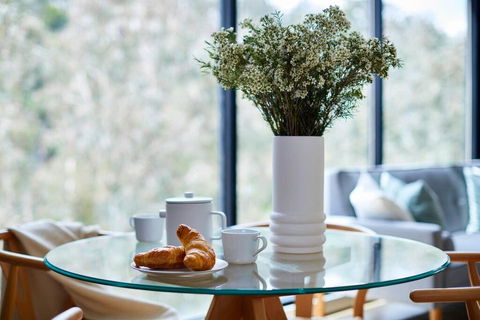 2BR Apt With Yarra River Views & Parking - Tourism TAS 2