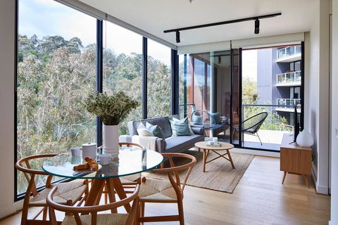 2BR Apt With Yarra River Views & Parking - Tourism TAS 0