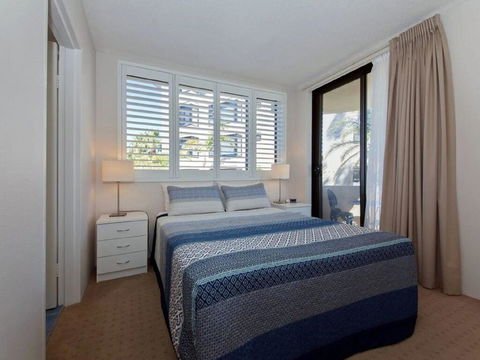 3 'COLUMBIA', 12 COLUMBIA CLOSE - LARGE UNIT WITH FANTASTIC WATER VIEWS - Hobart Tourism 2