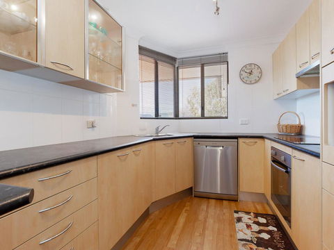 3 'ENDEAVOUR', 13 ONDINE CL - LARGE THREE BEDROOM UNIT WITH FILTERED WATER VIEWS - Hobart Tourism 3