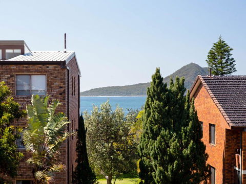 3 'ENDEAVOUR', 13 ONDINE CL - LARGE THREE BEDROOM UNIT WITH FILTERED WATER VIEWS - Hobart Tourism 0