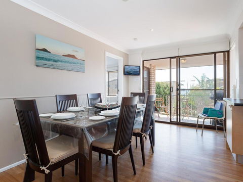 3 'ENDEAVOUR', 13 ONDINE CL - LARGE THREE BEDROOM UNIT WITH FILTERED WATER VIEWS - Hobart Tourism 1