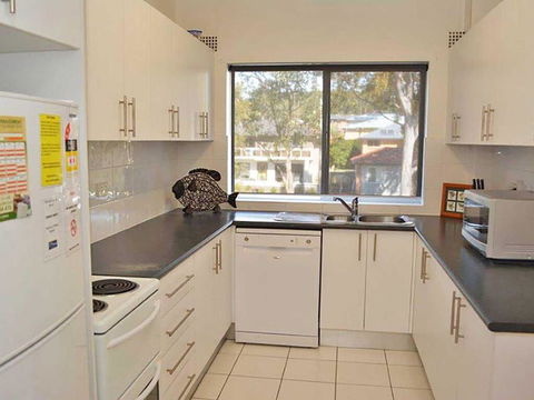 3 'Silvana Court', 26 Ajax Avenue - Neat Unit With Air Conditioning - Hobart Tourism 3