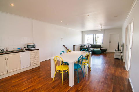3 Bedroom Apartment / Spence St - Tourism TAS 3