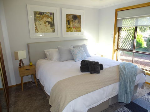 3 Pears On The Park McLaren Vale - Tourism TAS 0