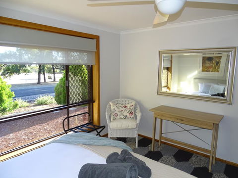 3 Pears On The Park McLaren Vale - Tourism TAS 1