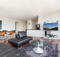 3-Bed Apartment with Parking Near Parks and Dining - Tourism TAS