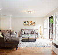3-Bed Home with BBQ Patio near Parks and Playgrounds - Hobart Tourism
