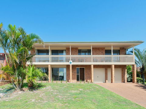 31 Kerrigan St - Large Home With Water Views & Boat Parking - Hobart Tourism 1