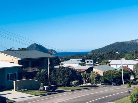 31 Kerrigan St - Large Home With Water Views & Boat Parking - Hobart Tourism 0